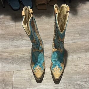 Women's Western Boots in Tan and Blue